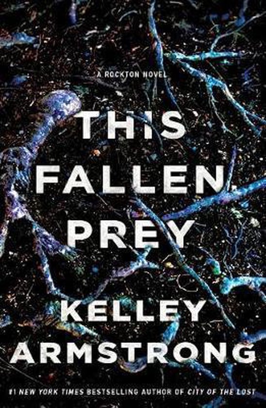 Boekcover van 'This Fallen Prey' door Kelley Armstrong, met witte letters op een donkere, wortelachtige achtergrond.