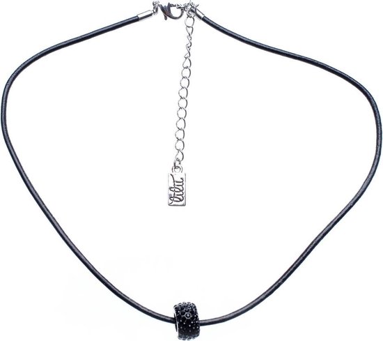 Zilveren oorringen met speels gehamerde hanger - Diameter 11 mm | Mostert Juweliers