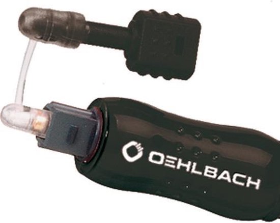 Close-up van de zwarte Toslink connector van een Oehlbach optische kabel. De connector heeft een glazen punt en een beschermkapje.