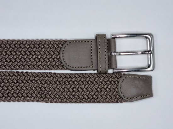 Gevlochten elastische bruine riem met leren details en zilverkleurige gesp.