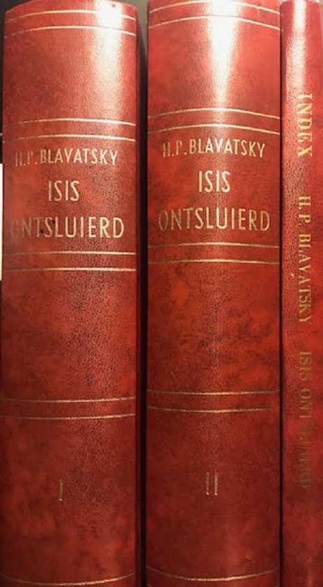 Twee rode leren boeken, 'Isis Ontsluierd' van H.P. Blavatsky, met gouden tekst en Romeinse cijfers I en II. Een rode kaft ernaast met 'INDEX' en 'H.P. Blavatsky Isis Ontsluierd'.