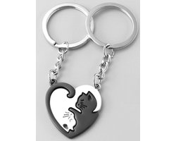 foto van 2 in 1 - Kat - Poes - Katje - Poesje - Katten - Poezen - Knuffel - Hart - Hartvormig - Liefde - Koppels - Vriendschap - BFF - Sleutelhanger - Gelukshanger - Hangertje - Keychain