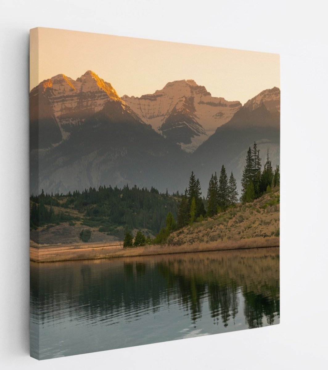 Saammp Canvas Schilderij - Meer tussen de bergen - Landschap - Natuur - 20x20 - Foto op canvas - Wanddecoratie - Muurdecoratie Woonkamer - Slaapkamer decoratie - Canvas Print Multicolor