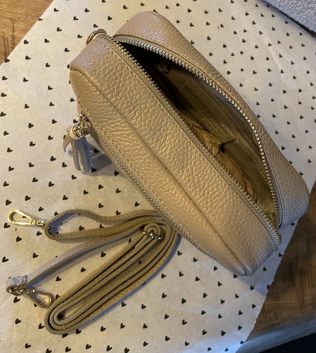 Schoudertas Echt Leer | TAUPE | 20 cm x 14 cm x 8 cm | Handtas | Toilettas | Accessoire | Trendsetter | Wauw | Fashion | Trending | Zak | Hip | Handig | Gadget | Make-up tas | Purse | Make up | Accessoires | Dames | Kinderen | Vrouw | Mat | Mode