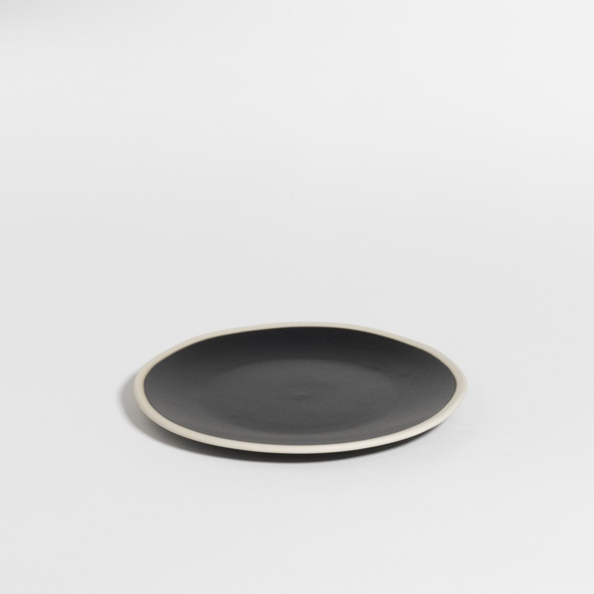 The Table atelier - ontbijtbord - Ø 20 cm - handgemaakt - zwart/wit