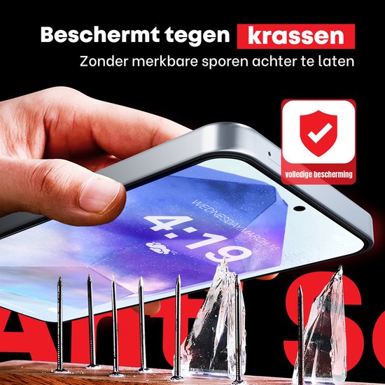 Hand die telefoon vasthoudt; spijker test van "beschermt tegen krassen"; "volledige bescherming".