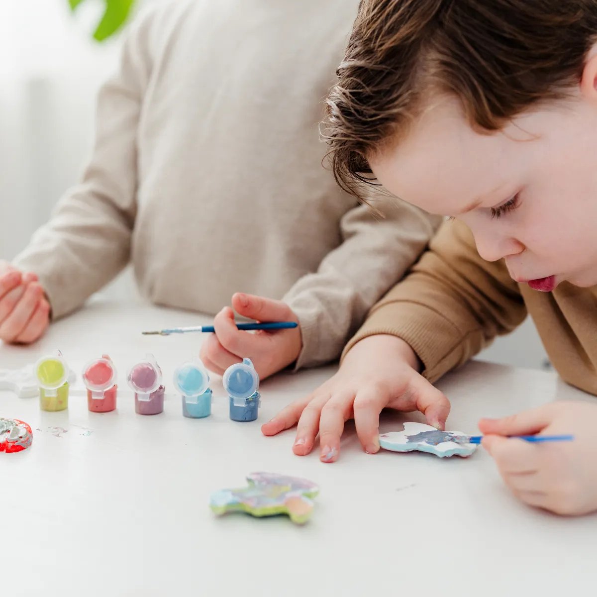 Disney Stitch gipsfiguren gieten | Totum knutselset speelgoed meisjes en jongens incl. gips, mallen verfstrip 9 kleuren en penseeltje — afbeelding 5