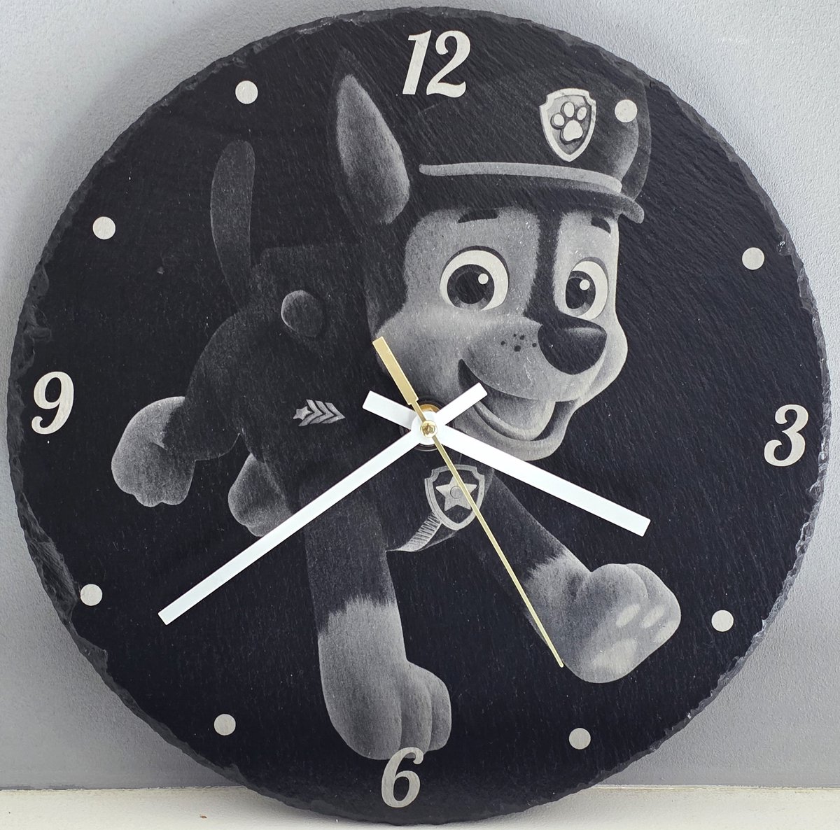 Wandklok Leisteen - Paw Patrol (Chase) - Laser gegraveerd