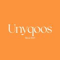 Fond orange avec 'Unyqoos Since 2021' en lettres blanches.