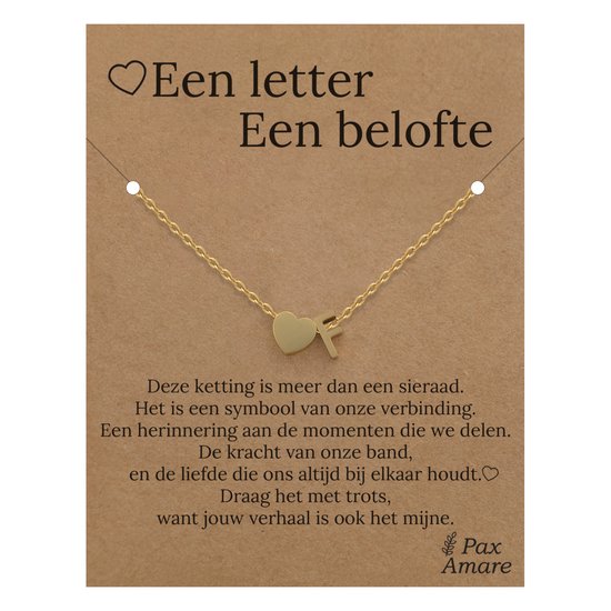 Gouden ketting met hartje en letter F op kaartje met tekst 'Een letter, een belofte'.