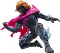 Actiefiguur met oranje haar, zwart masker en roze cape. Zwart pak met blauwe lijnen.