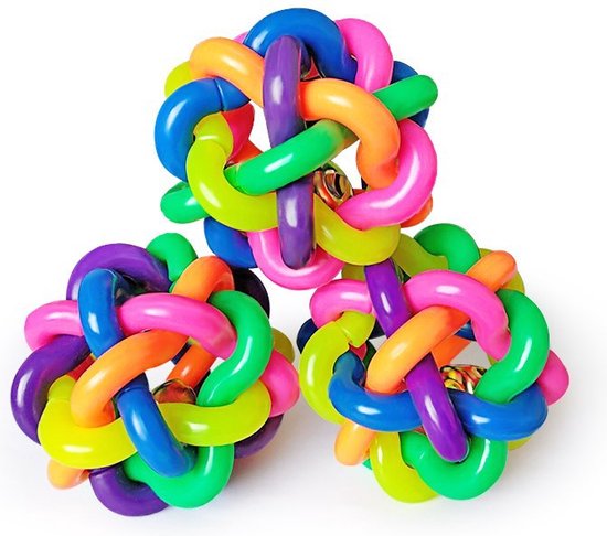 Drie kleurrijke TPR-speelgoedballen met ringen en belletjes, op een witte achtergrond.