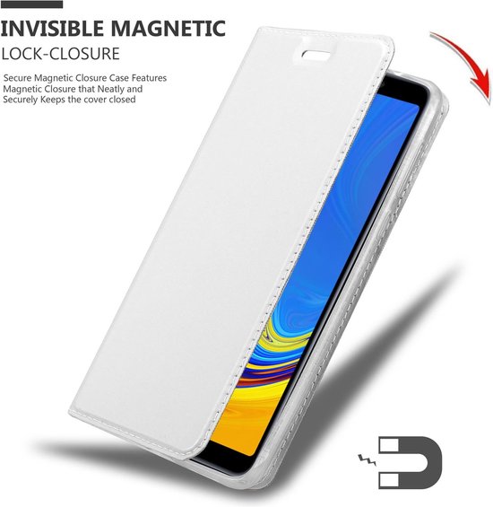 Coque Cadorabo pour Samsung Galaxy A7 2018 en CLASSY SILVER - Coque de protection avec fermeture magnétique