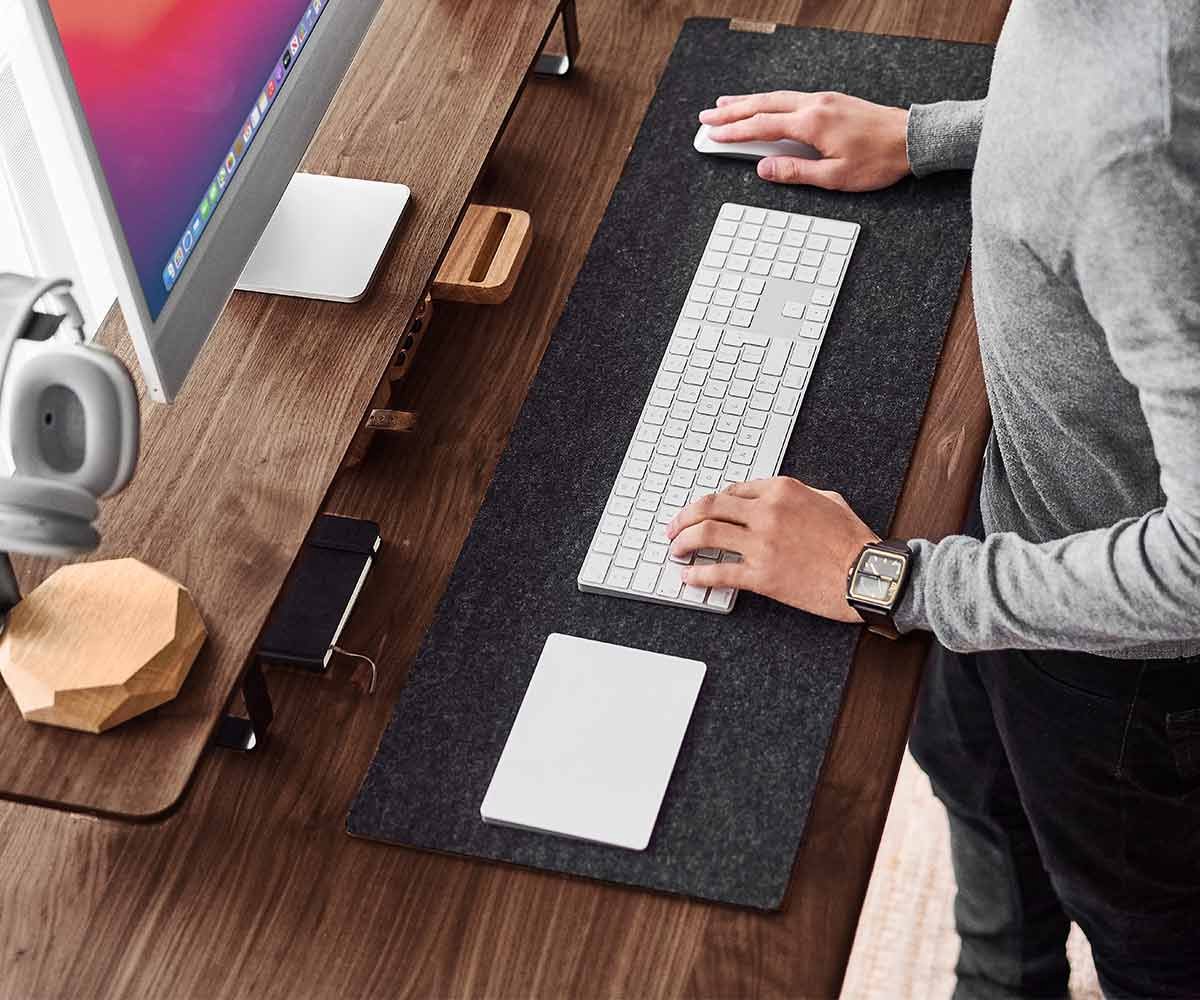 Oakywood Felt & Cork Desk Mat Anthracite - Medium 30 x 62 cm - Luxe Bureau Onderlegger van Wolvilt & Kurk — cadeau in Wonen & Interieur - foto 7