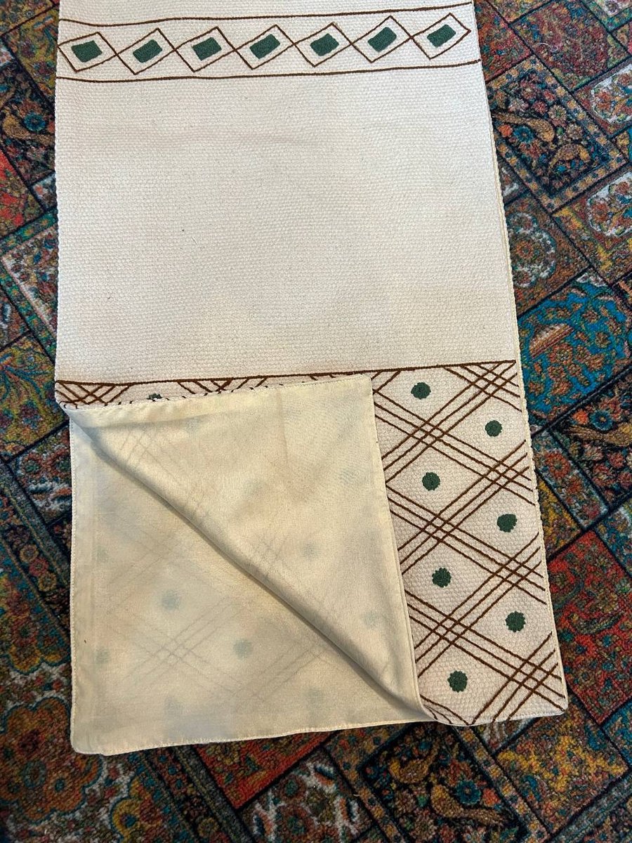 Geometrisch geborduurde tafelloper | Katoen | 36 X 183 CM |Crème, Groente | |Tafelloper| Table Runner | Tafellaken | wonen | woonaccessoires