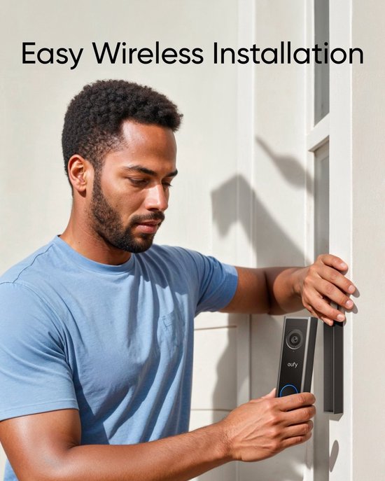 Man met t-shirt bevestigt eufy deurbel aan deurkozijn. Tekst: Easy Wireless Installation.