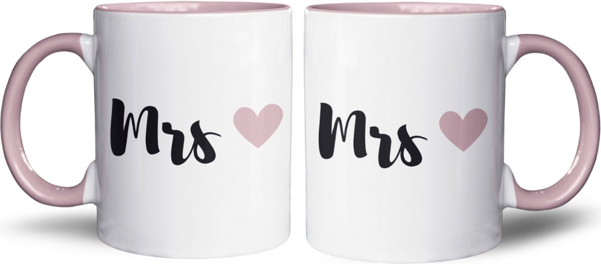NietMokken.nl - Mrs & Mrs mokkenset - Grappige mokken - Valentijnscadeau voor lesbisch koppel - Leuk als cadeau voor haar - Keramische bekers 325ml