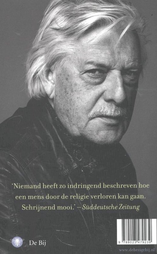 Knielen op een bed violen