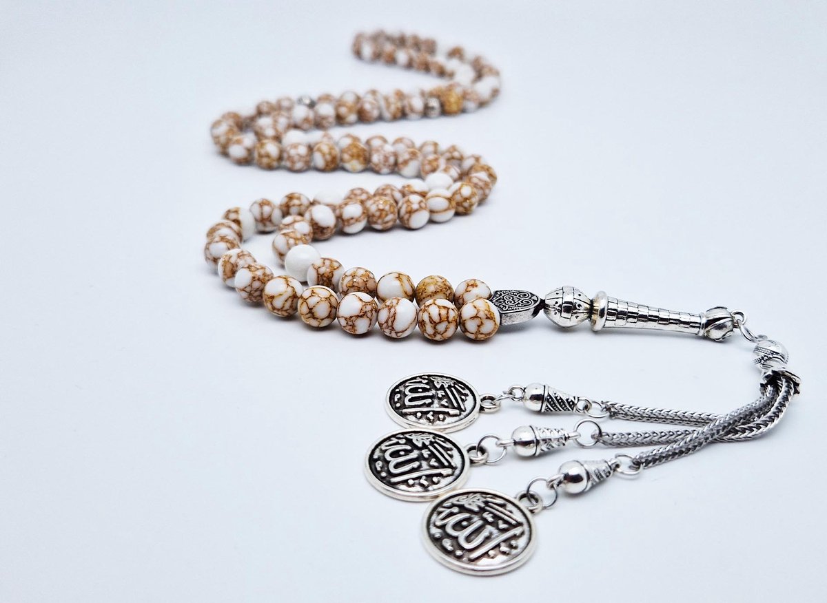 Handgemaakte tesbih "Tasbih" natuursteen "Wit howliet gesponnen goud" - Aantal kralen 99 - Diameter kralen 8MM - met metaal tassel "Allah jala jalaluh" - Een mooi cadeau-idee