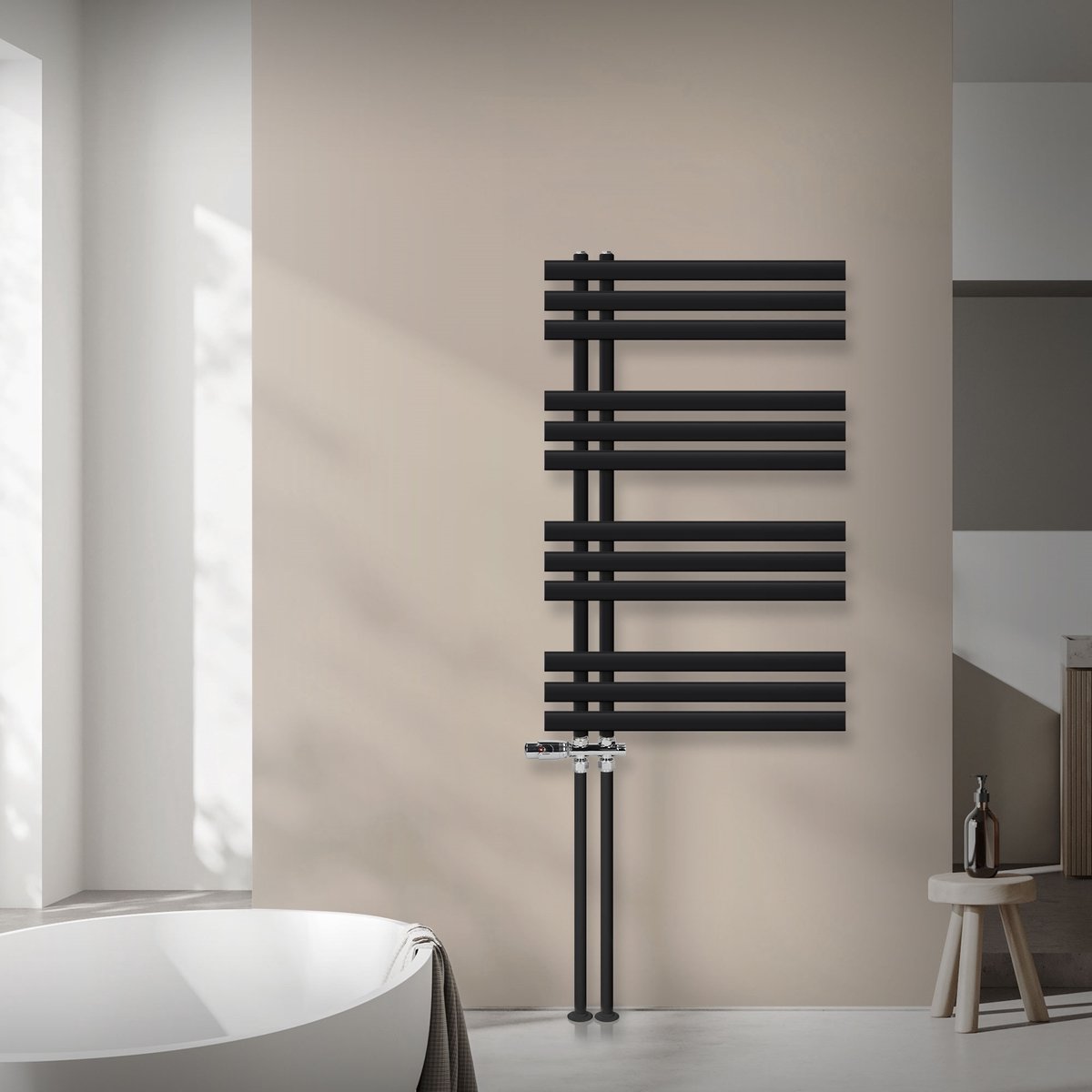 Badkamer radiator middenaansluiting 600x1000 mm zwart mat met thermostatische onderafsluiter LuxeBath