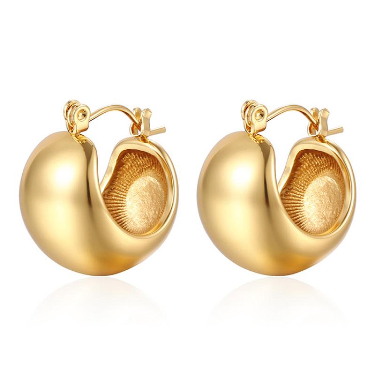 Marama - Oorbellen Meave Goud - gold plated - stainless steel - half ronde hoop - nikkelvrij - cadeau - damesoorbellen - cadeau dames