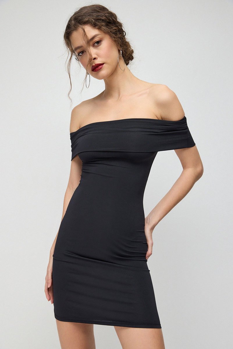 Robe en polyamide à épaules dénudées