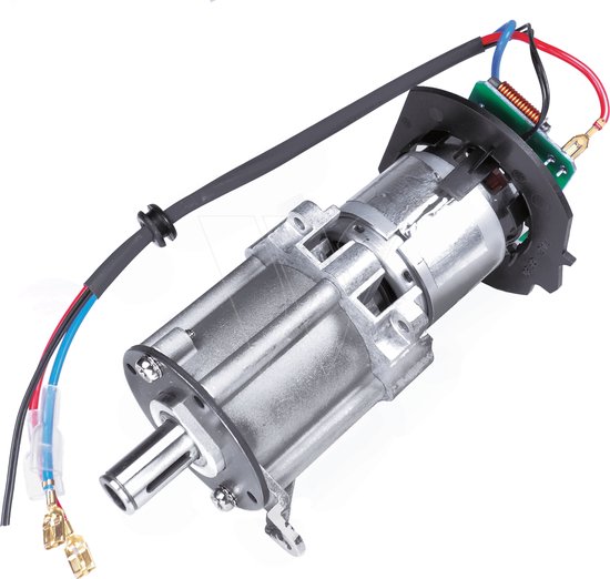 Een metalen elektromotor met zwarte, rode en blauwe draden, en een groene printplaat. De motor heeft een zilveren afwerking en een metalen as aan de voorkant.