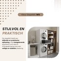 Stijlvolle en praktische witte stapelkit tussen wasmachine en droger, met meegeleverde accessoires.