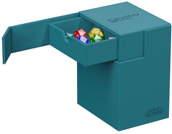 Petrolkleurige Flip'n'Tray kaartenbox met een uitgetrokken lade gevuld met dice.