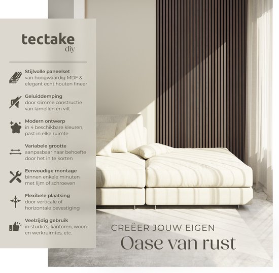 Stijlvolle slaapkamer met lamellenwand en tekst 'Creëer jouw eigen oase van rust'.