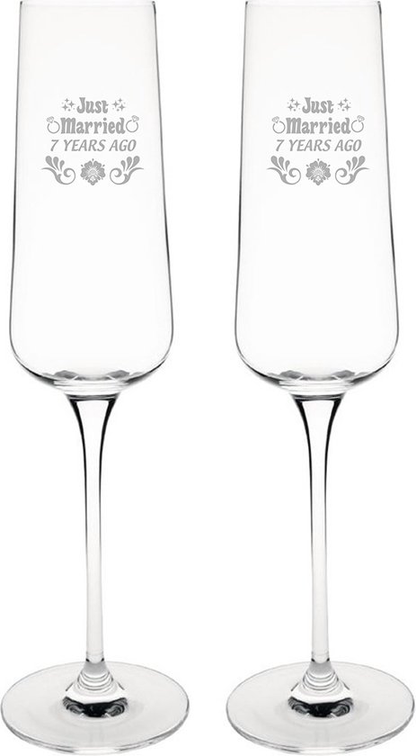 Coffret de Flûtes à champagne gravées 27cl Just Married il y a 7 ans