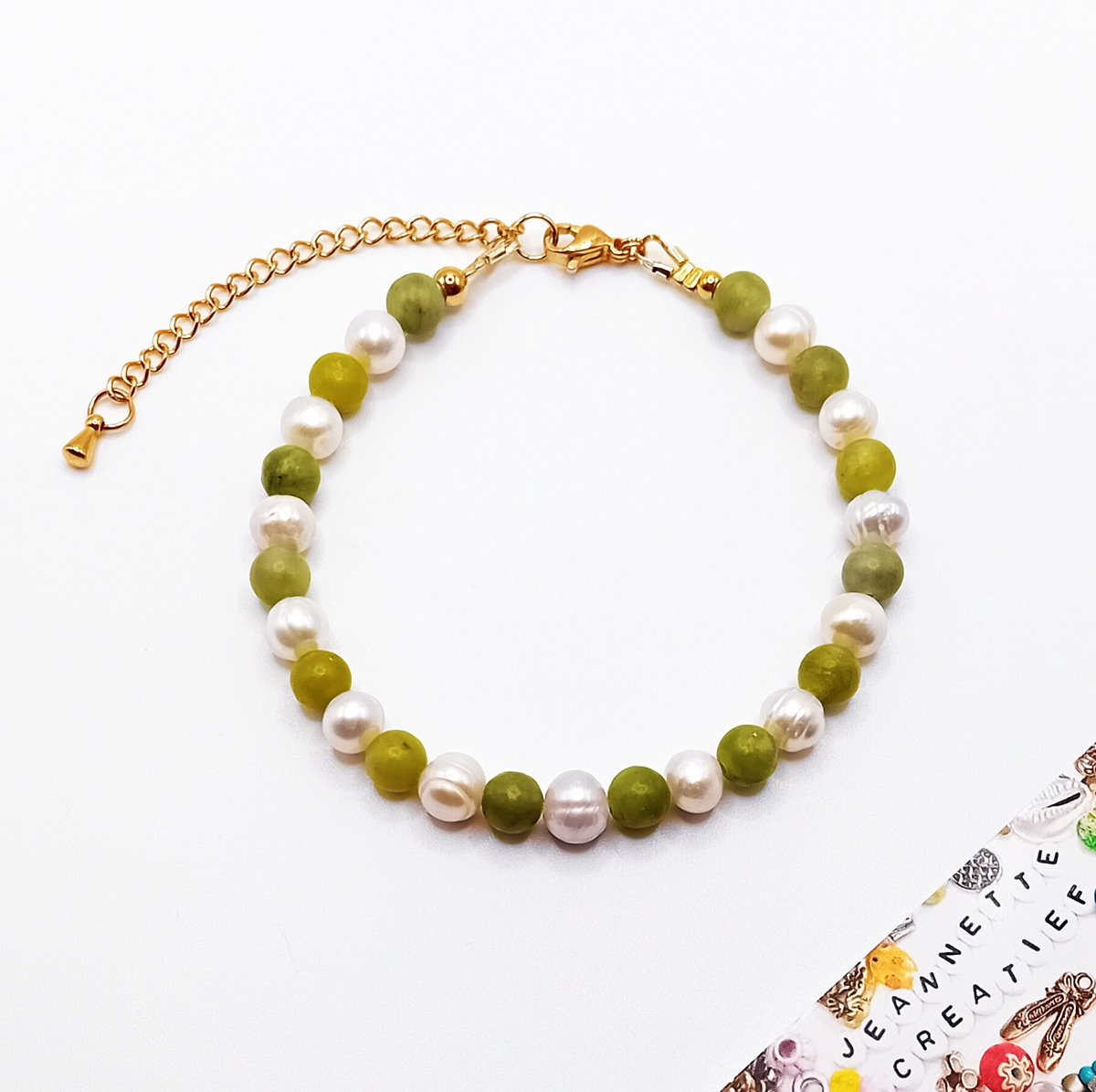 Jeannette-Creatief® - Zoetwaterparels - Green Olive - Groene Armband - Olijfgroen - Olivegreen - Groen - Olijf - Natuursteen - Serpentijn - Parelarmband - Natuursteen Groen - Zoetwaterparels - IBIZA Chic - Natuursteen sieraden - Parels - - Moederdag