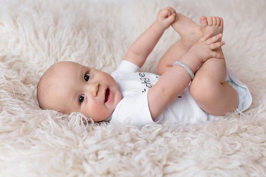 Kraamcadeau romper met rammelaar, unisex, zwangerschapscadeau, kraamcadeau brievenbuspakket, rechtstreeks leveren mogelijk van Maasberg Products — afbeelding 2