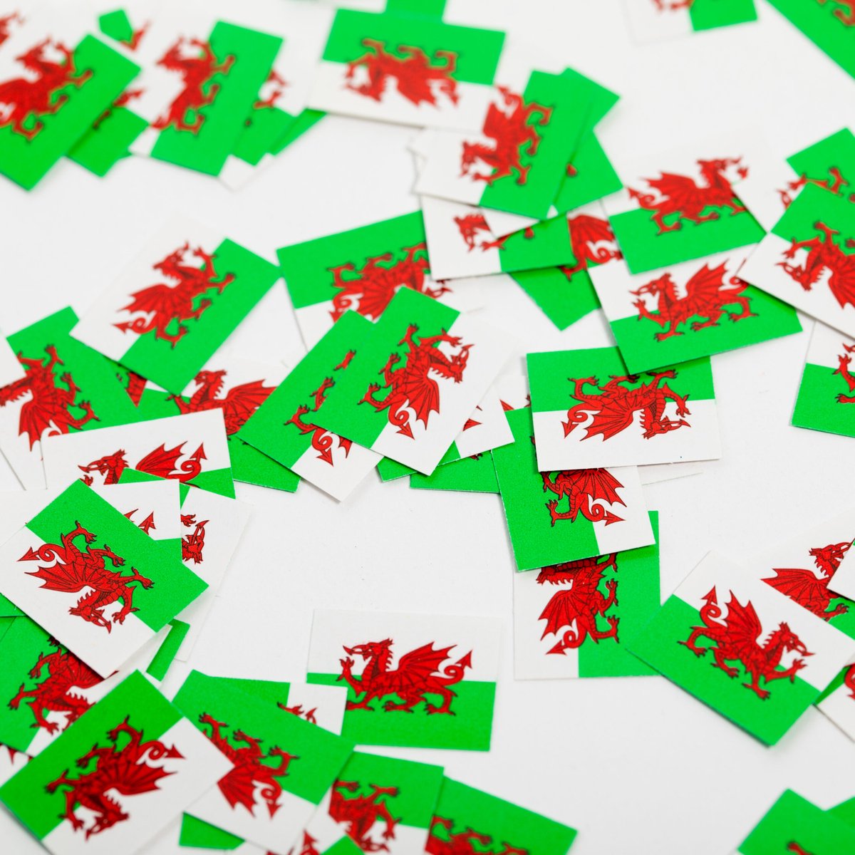 300 stuks Tafel confetti papier Wales - Hapjes Cocktail Tapas Zomer Terras EK WK Voetbal Decoratie Tafelconfetti