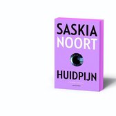 Boek 'Huidpijn' van Saskia Noort, met een paarse kaft en een oogafbeelding.