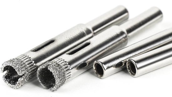 Vier diamantboren met metalen schacht in verschillende maten: 6, 8, 10 en 12mm. De boren hebben een gekartelde rand.
