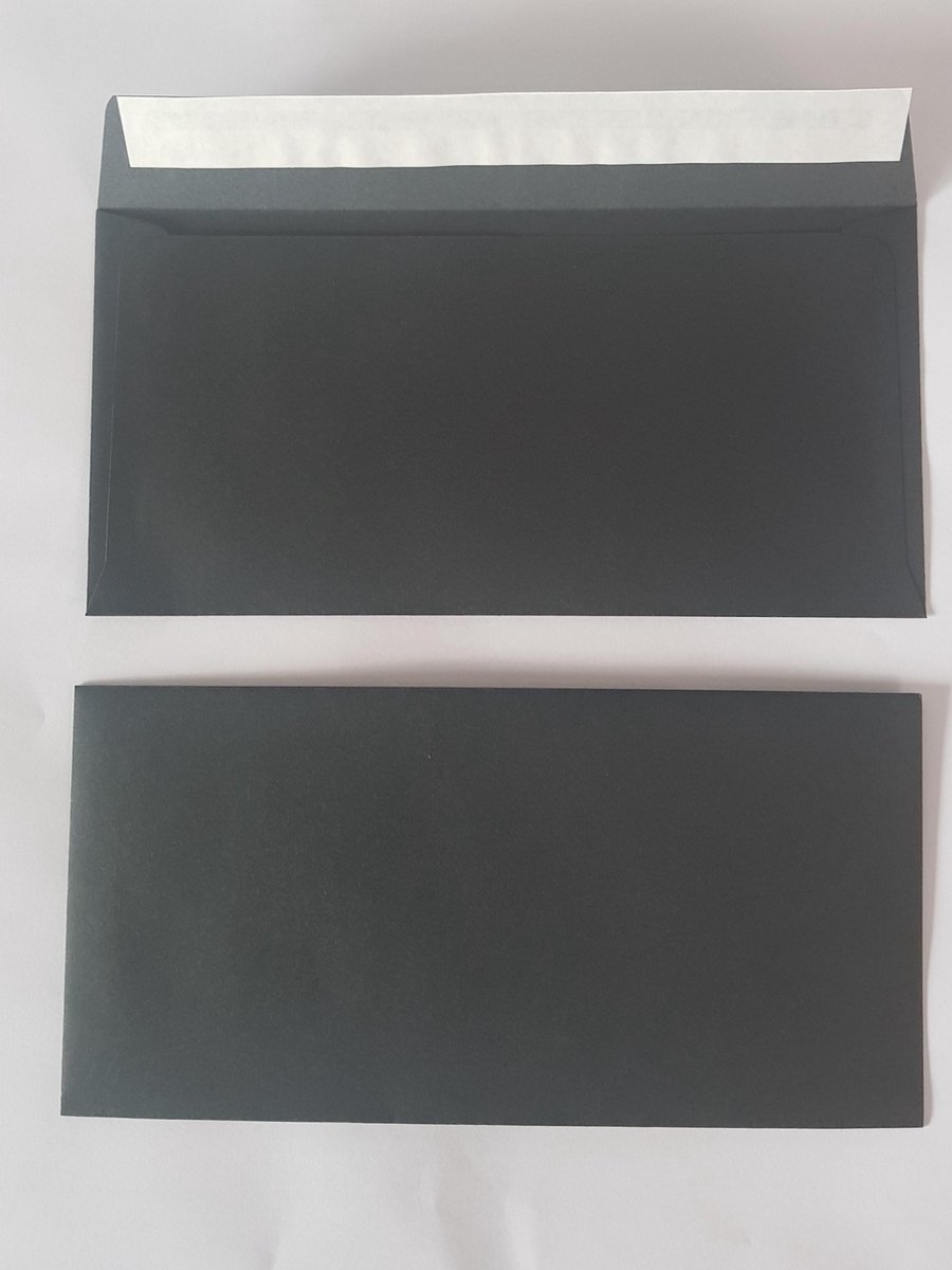 25x Zwarte envelop DL (229mm x 114mm) 120 gr/m
