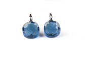 Zilveren oorringen oorbellen Model New Trend gezet met donkerblauwe steen