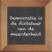 Wijsheden op krijtbord tegel over Politiek met spreuk :Democratie is de dictatuur van de meerderheid
