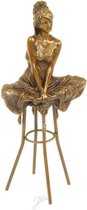 Beeld brons - Lady on barchair - goudkleurig gepatineerd - 27,1 cm hoog