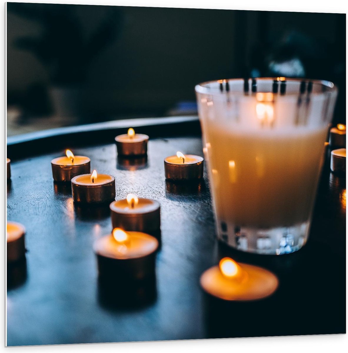 Forex - Kaarsjes op Zwarte Tafel - 100x100cm Foto op Forex