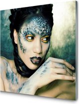 Creatieve make-up als een slang | 4 mm glas schilderij | 50 X 50 cm | Blind ophangsysteem | Moderne glazen schilderij