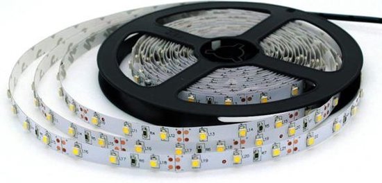Ruban LED 5M - blanc chaud dimmable - 300 LED - avec adaptateur | bol.com