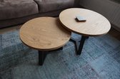Set industriële eikenhouten salontafels met rond licht gerookt blad en mat zwart onderstel