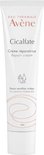Witte tube met rode tekst "Avène Cicalfate+". "Crème réparatrice protectrice". "Peaux sensibles irritées".