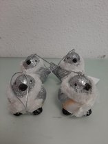 4 beeldjes van vogels met hanger