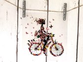 MixG | Grote Strijkapplicatie (17 x 18 cm)| Vrouw op fiets met vlinders| Vrouw / Meisje