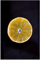 Poster – Sinaasappelschijfje op Zwarte Achtergrond - 80x120cm Foto op Posterpapier
