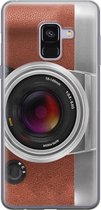 Samsung Galaxy A8 2018 hoesje siliconen - Vintage camera - Soft Case Telefoonhoesje - Print / Illustratie - Bruin