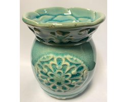 Aromabrander voor geurolie of wax smelt. Mooie aromatherapie-oliebrander in lichtblauw keramiek met' Flower of life ' 10x11cm